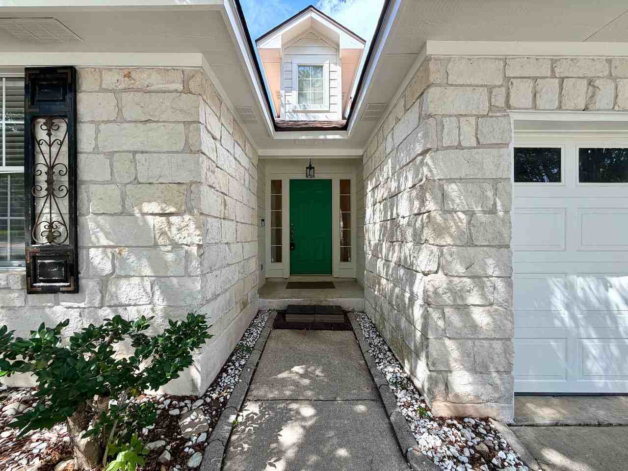 14900 Doria Dr - Photo 4 of 32
