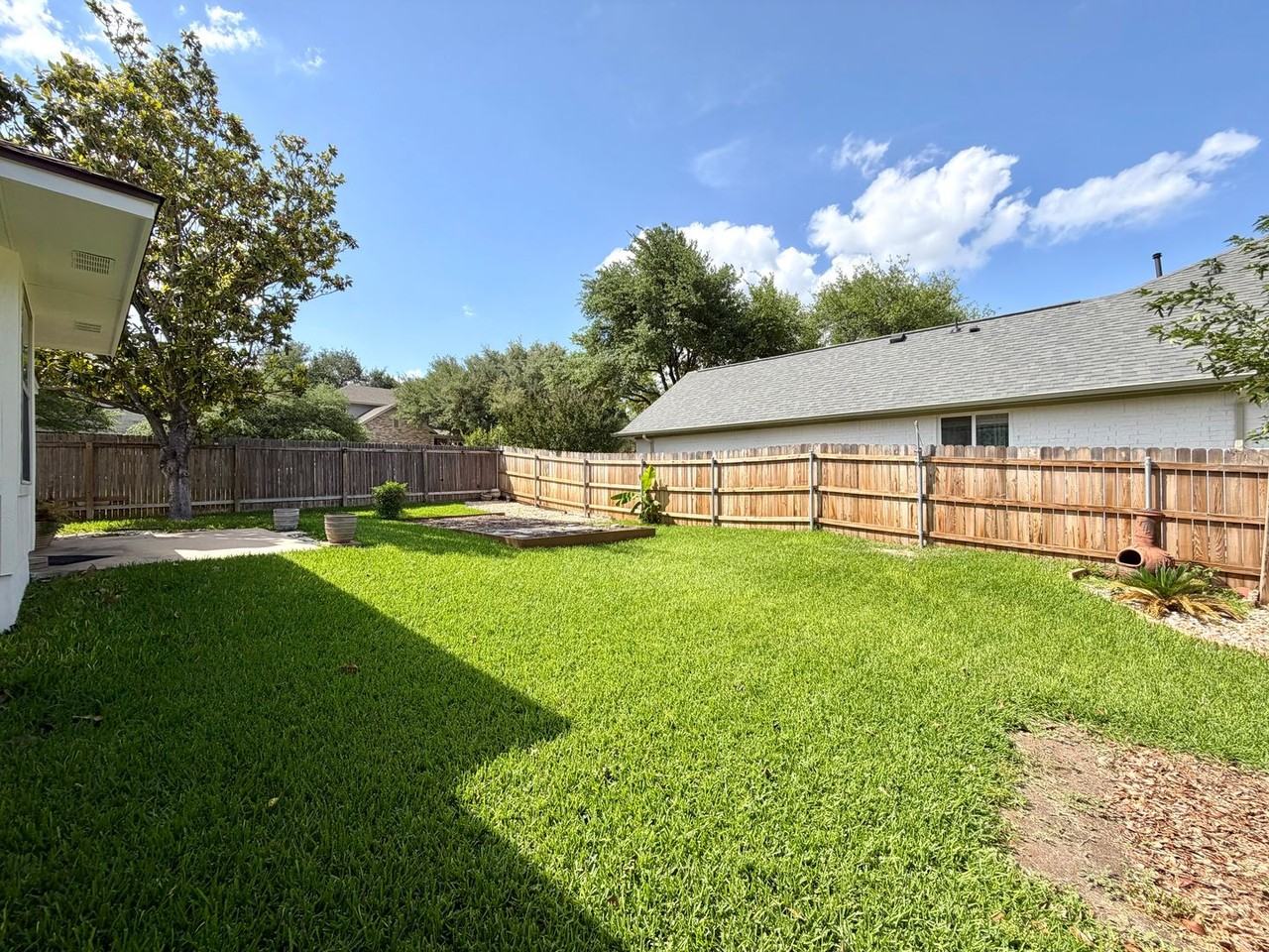 14900 Doria Dr - Photo 5 of 32
