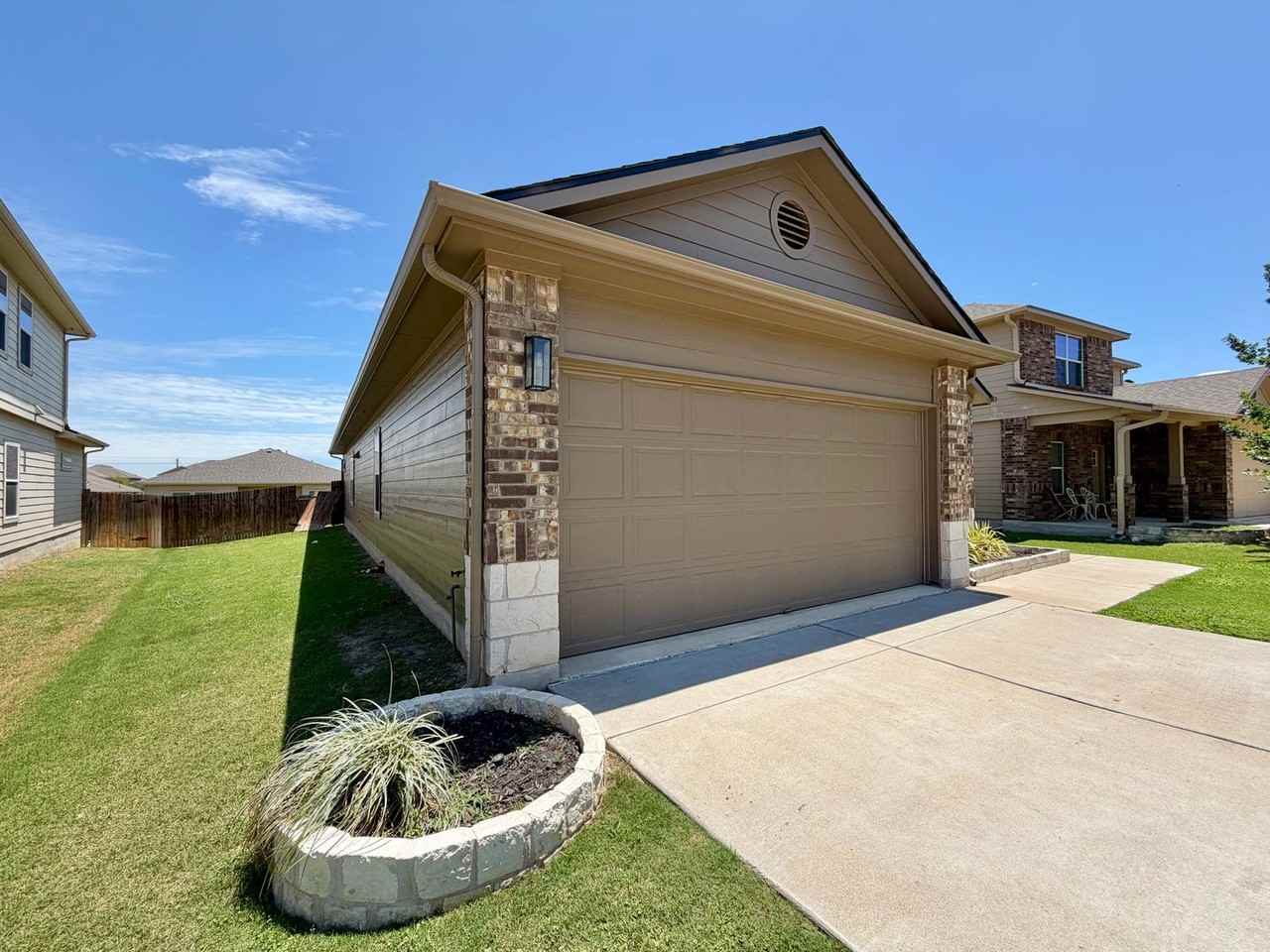 1045 Gaelic Dr - Photo 2 of 30