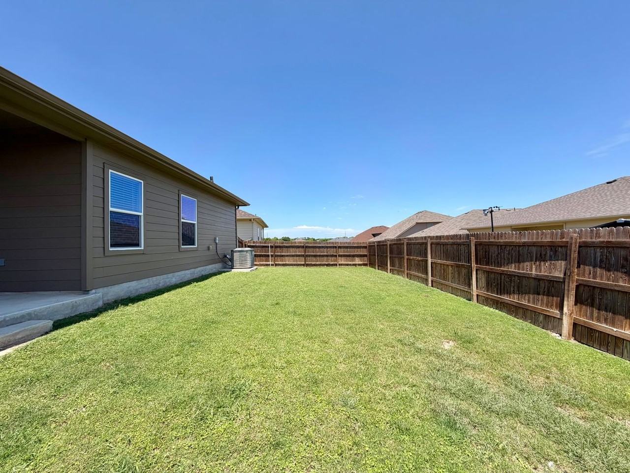 1045 Gaelic Dr - Photo 3 of 30