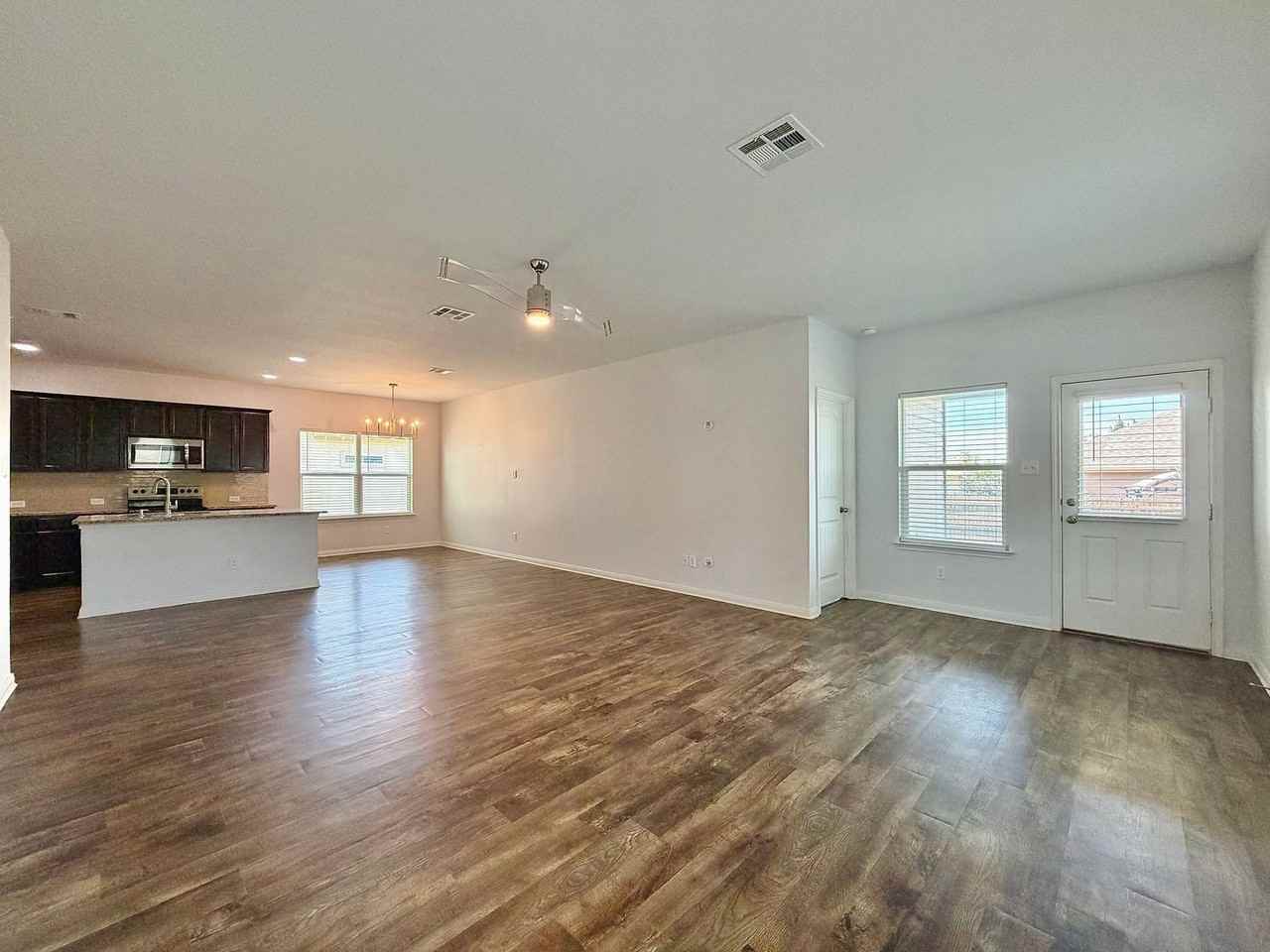 1045 Gaelic Dr - Photo 6 of 30