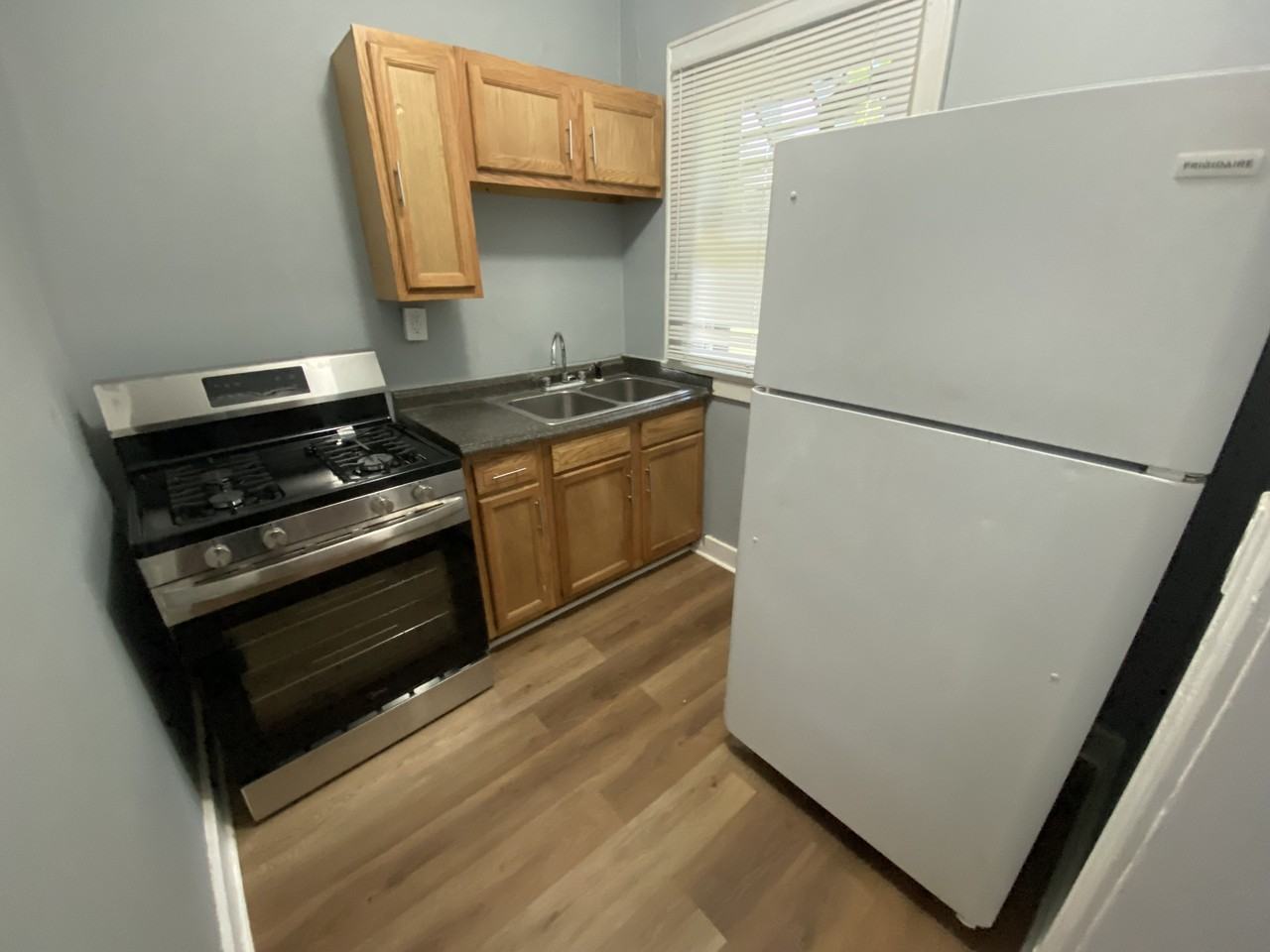 305 W Whitney Ave #204 - Photo 3 of 6