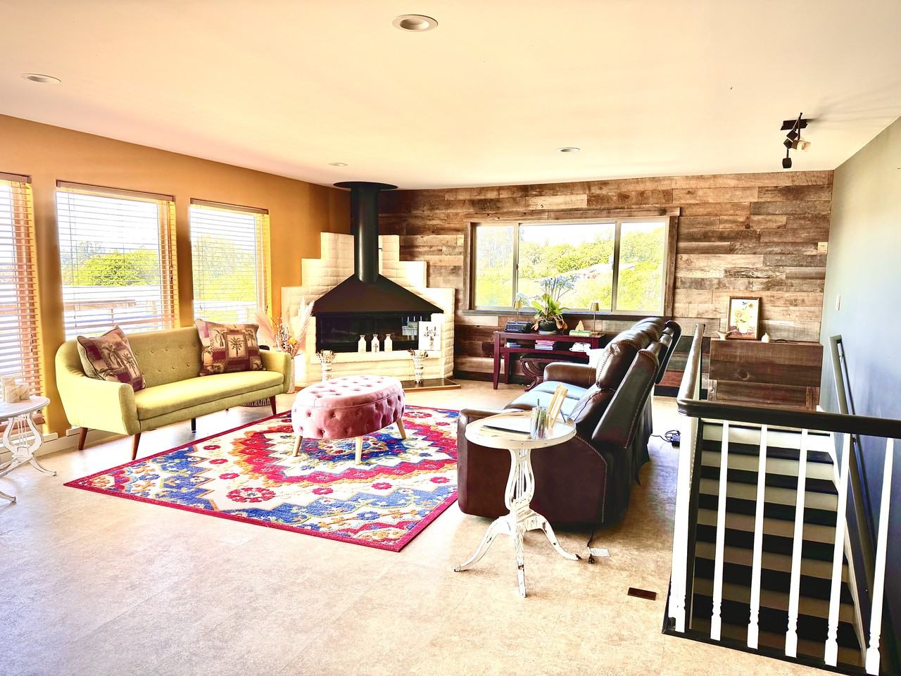 407 Hecker Pass Rd - Photo 3 of 17