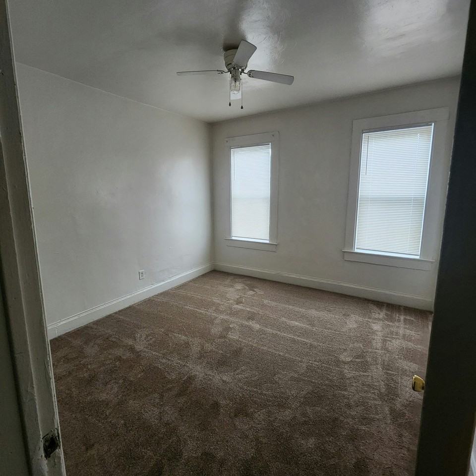 325 W 31st St, Unit 6 - Photo 6 of 10
