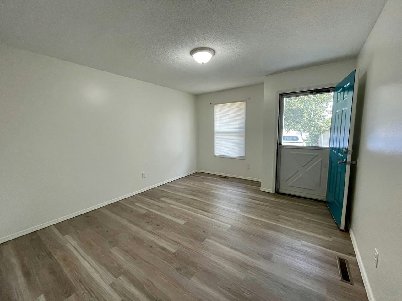 1417 West Rainey Street - Photo 3 of 9