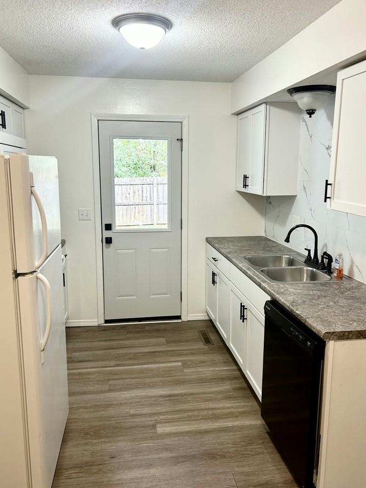 1417 West Rainey Street - Photo 6 of 9