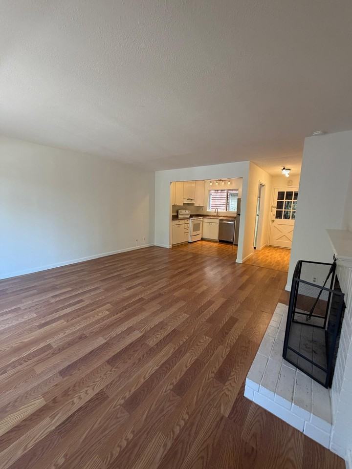 921 E Blithedale Pinetree Plaza - Photo 4 of 22