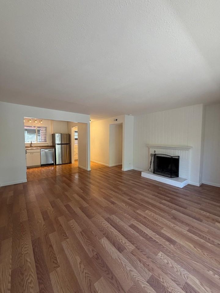 921 E Blithedale Pinetree Plaza - Photo 5 of 22