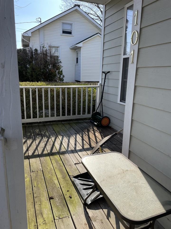 555 Station Lane - Photo 2 of 18