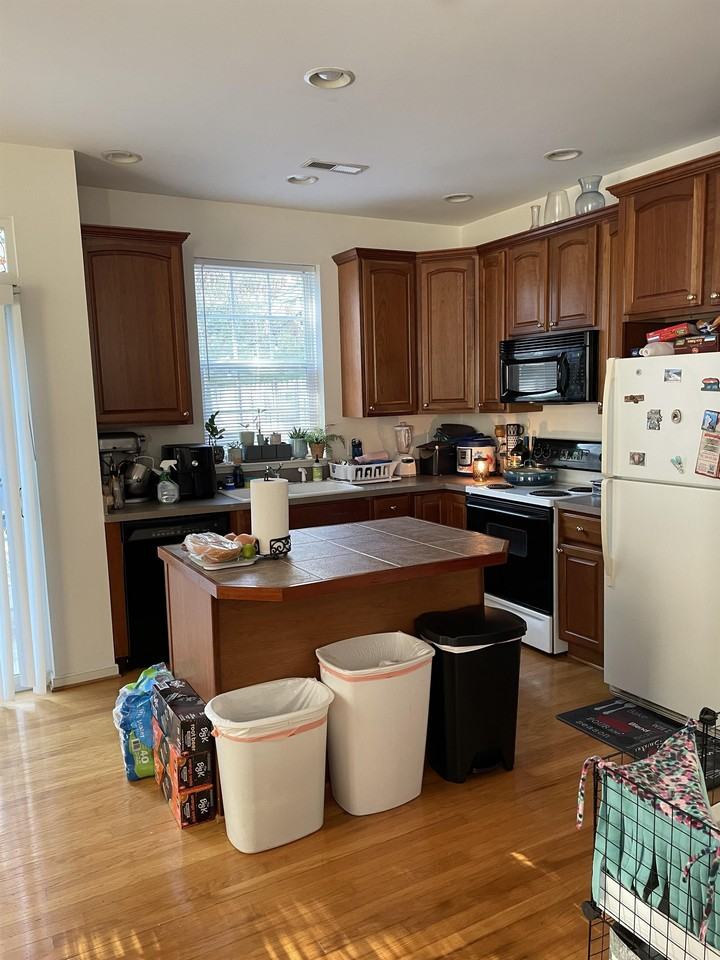 555 Station Lane - Photo 5 of 18