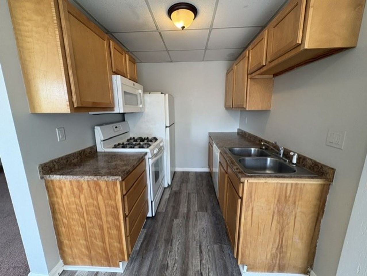 776 N Main St - Photo 4 of 7