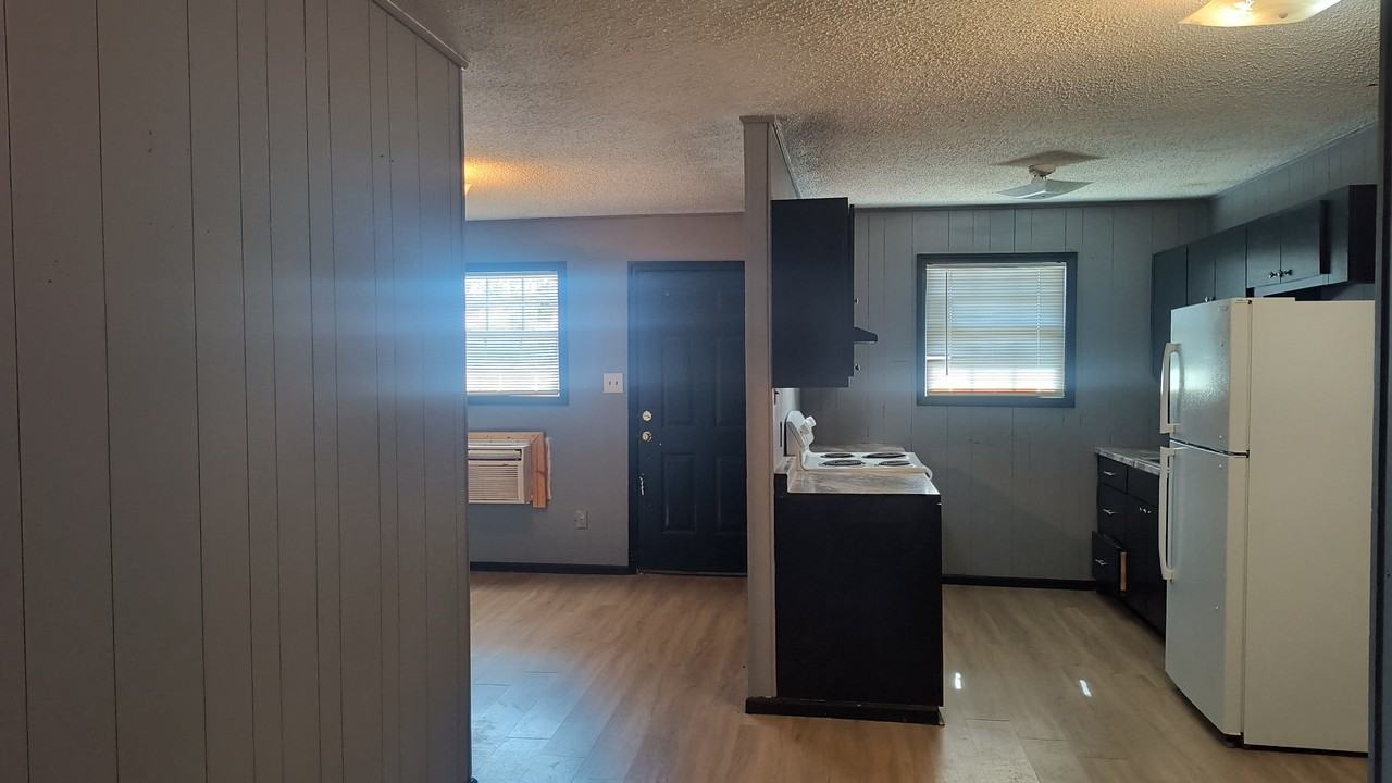 3835 West 20th Avenue - Photo 7 of 13