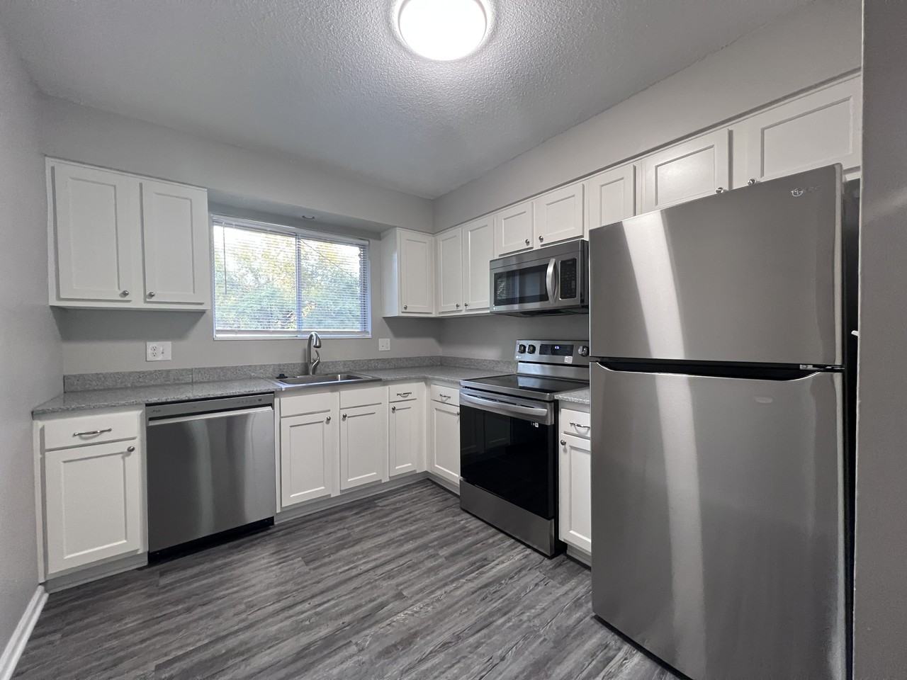515 Ne Corder St #A - Photo 4 of 9
