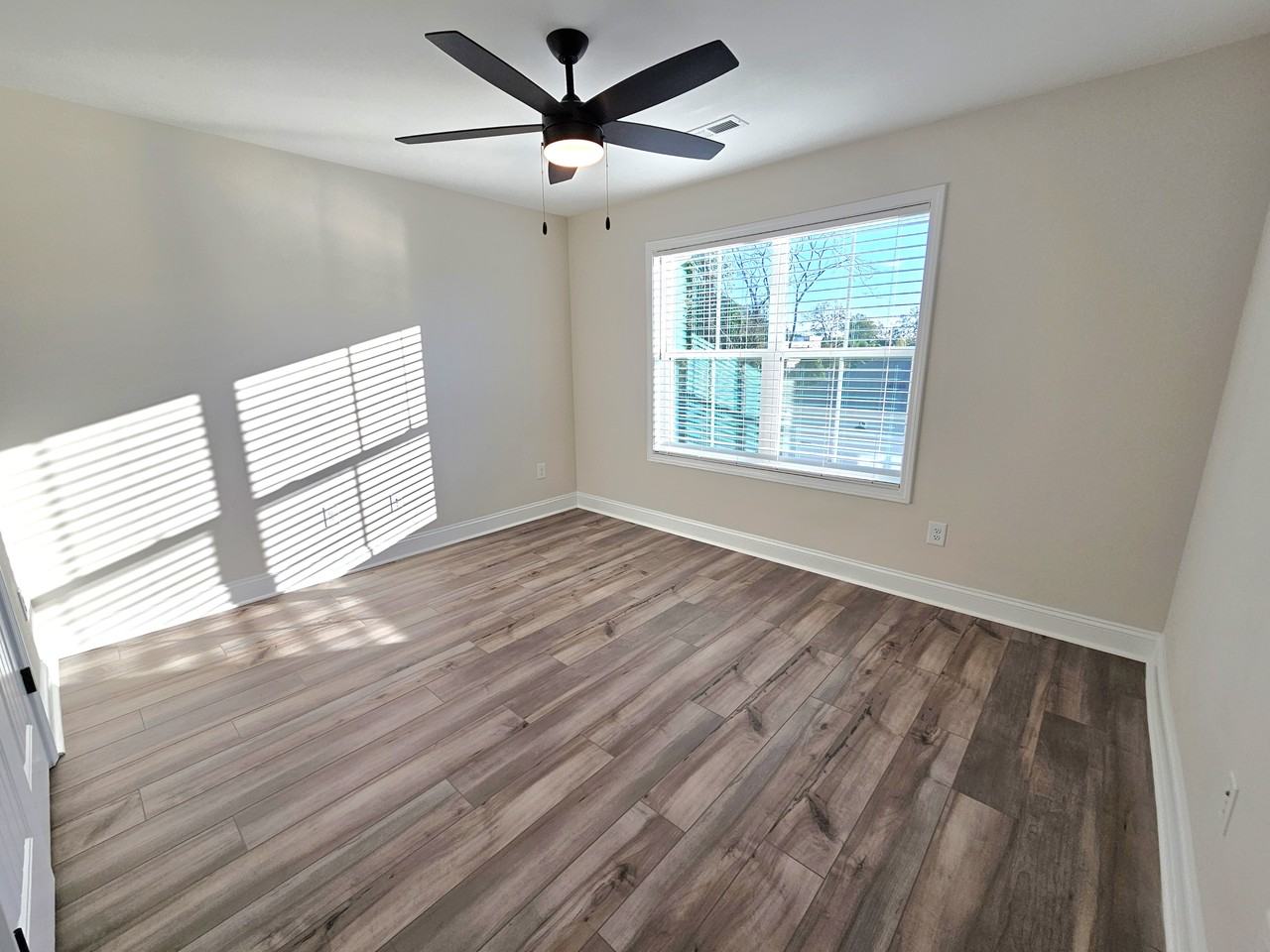 411 Perry Ave #1 - Photo 4 of 21