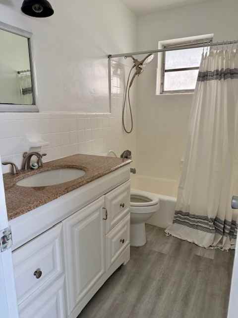 2837 Northeast 30th Street - Photo 4 of 9