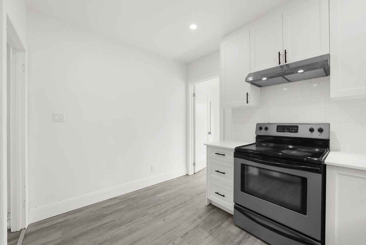 166 Wentworth Street South - Photo 7 of 20