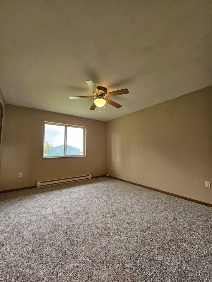 112 Lakewood Ter #4 - Photo 2 of 13