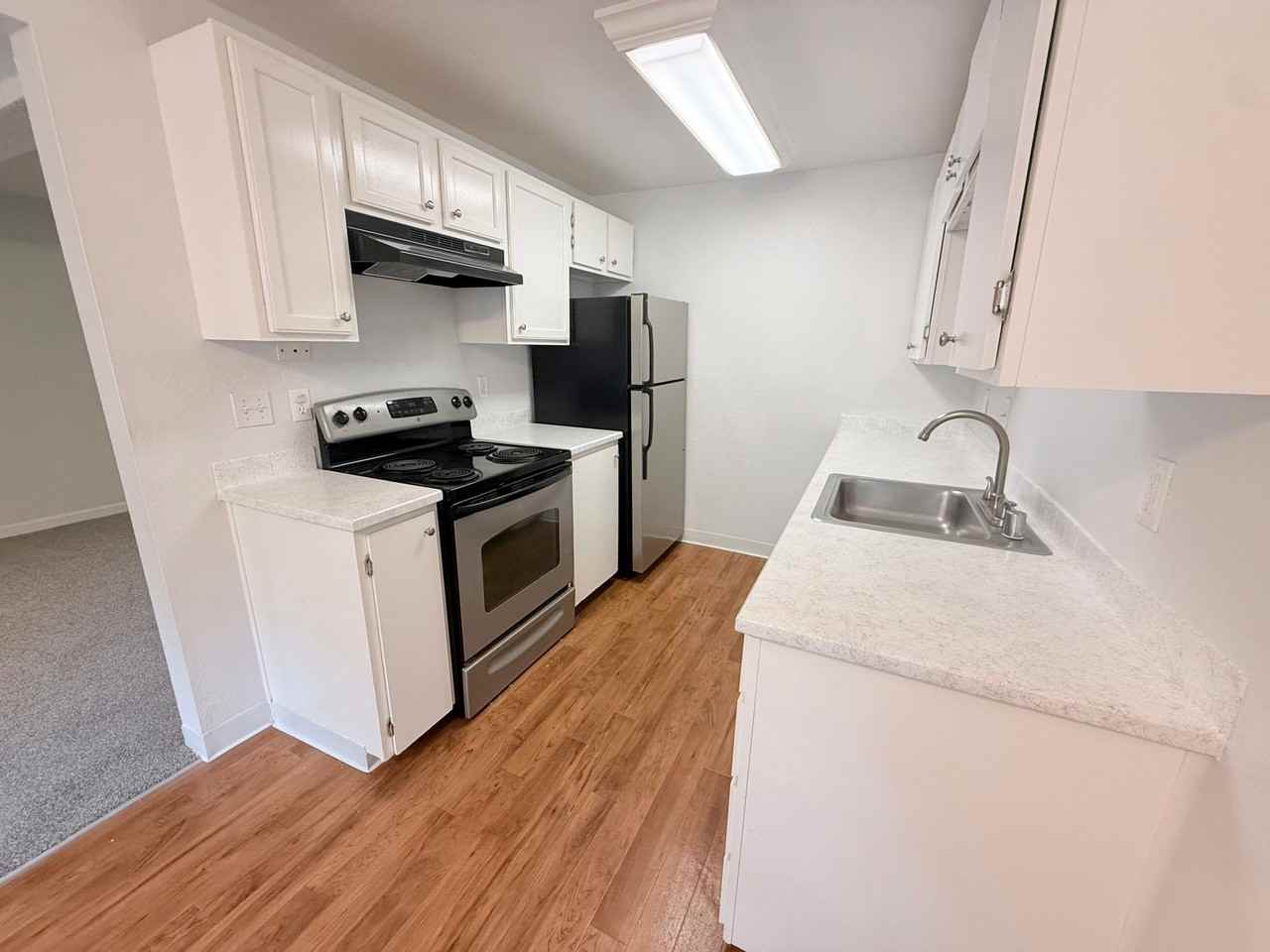 Redondo Terrace: Renovated Units, W/D in Unit, Private Balcony, Fireplace - Photo 4 of 29