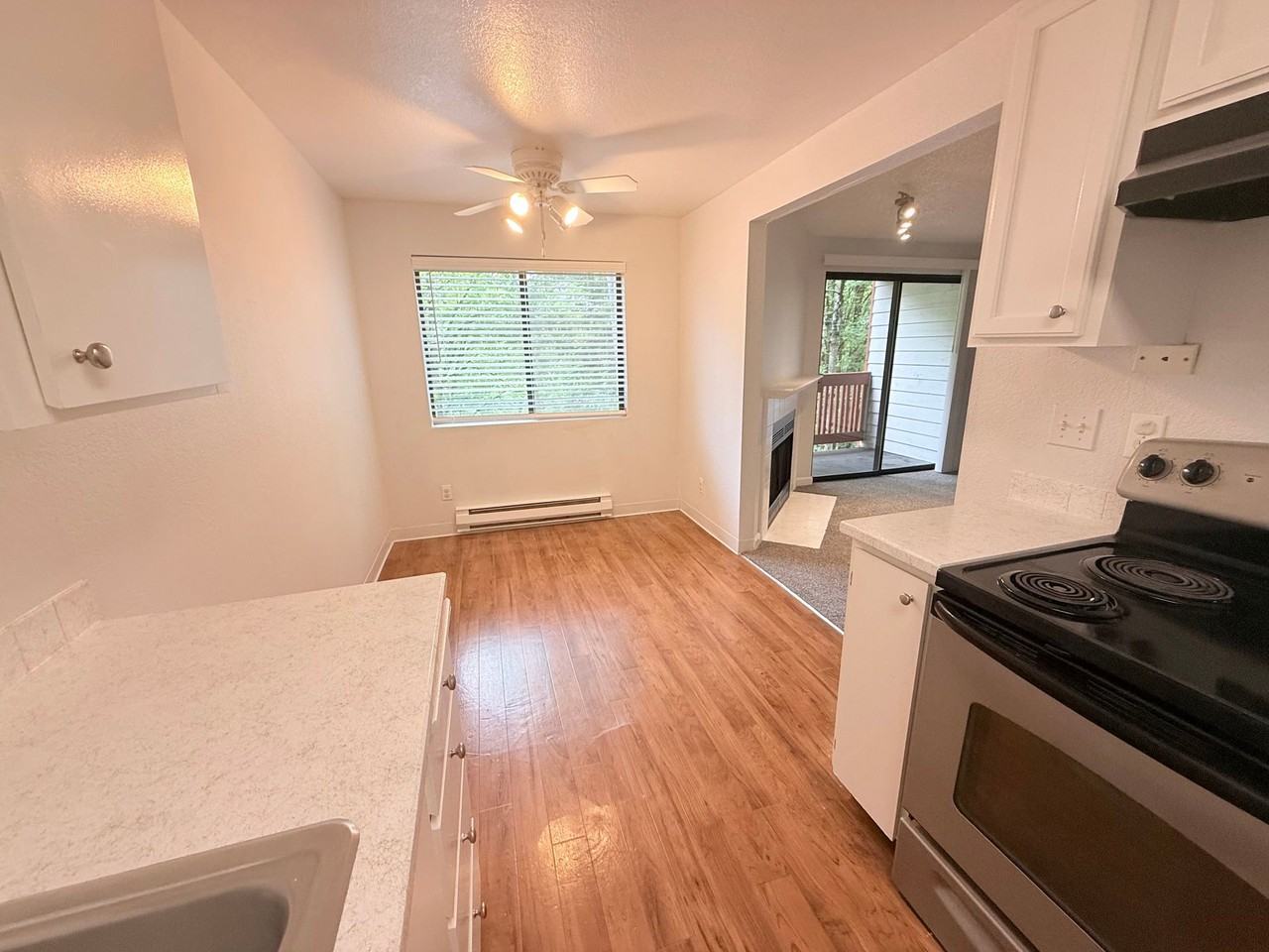 Redondo Terrace: Renovated Units, W/D in Unit, Private Balcony, Fireplace - Photo 6 of 29