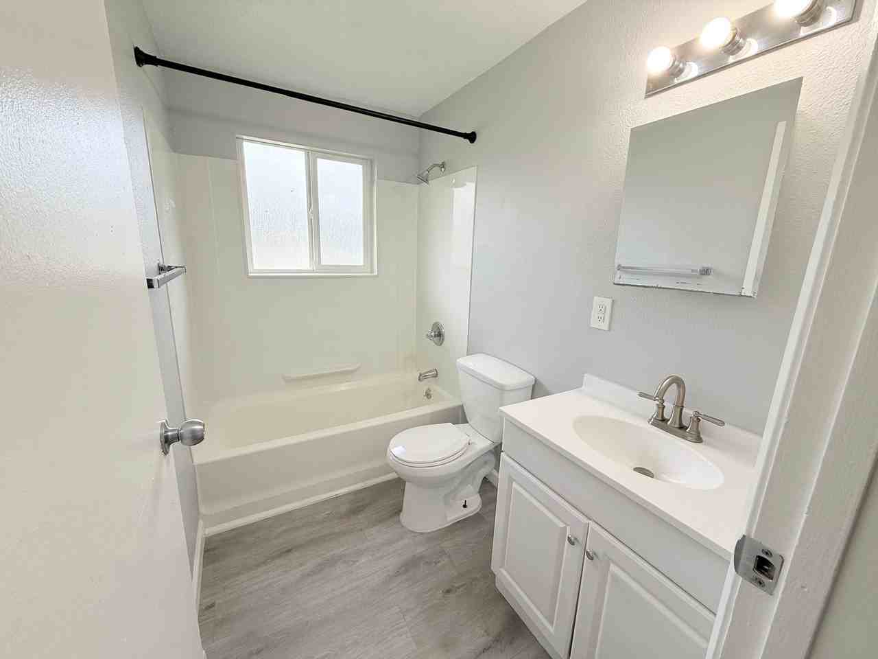 View at the Lake II: New Management + Leasing Specials! Pool, Balcony, Laundry on Site - Photo 7 of 22