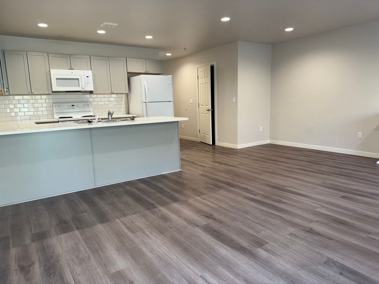 Apple Valley Town Homes - Photo 6 of 33