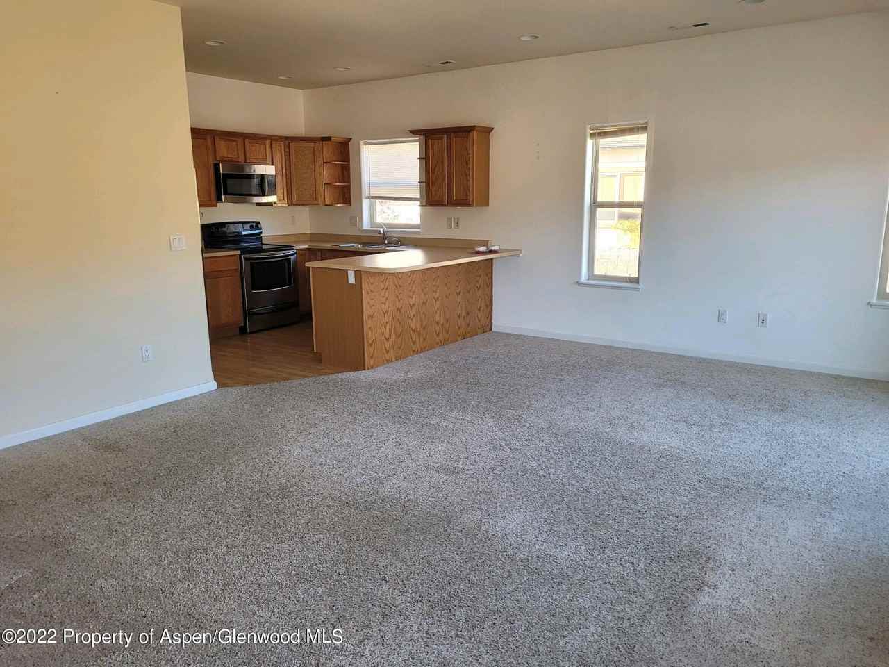 108 Castle Ridge Dr - Photo 3 of 8
