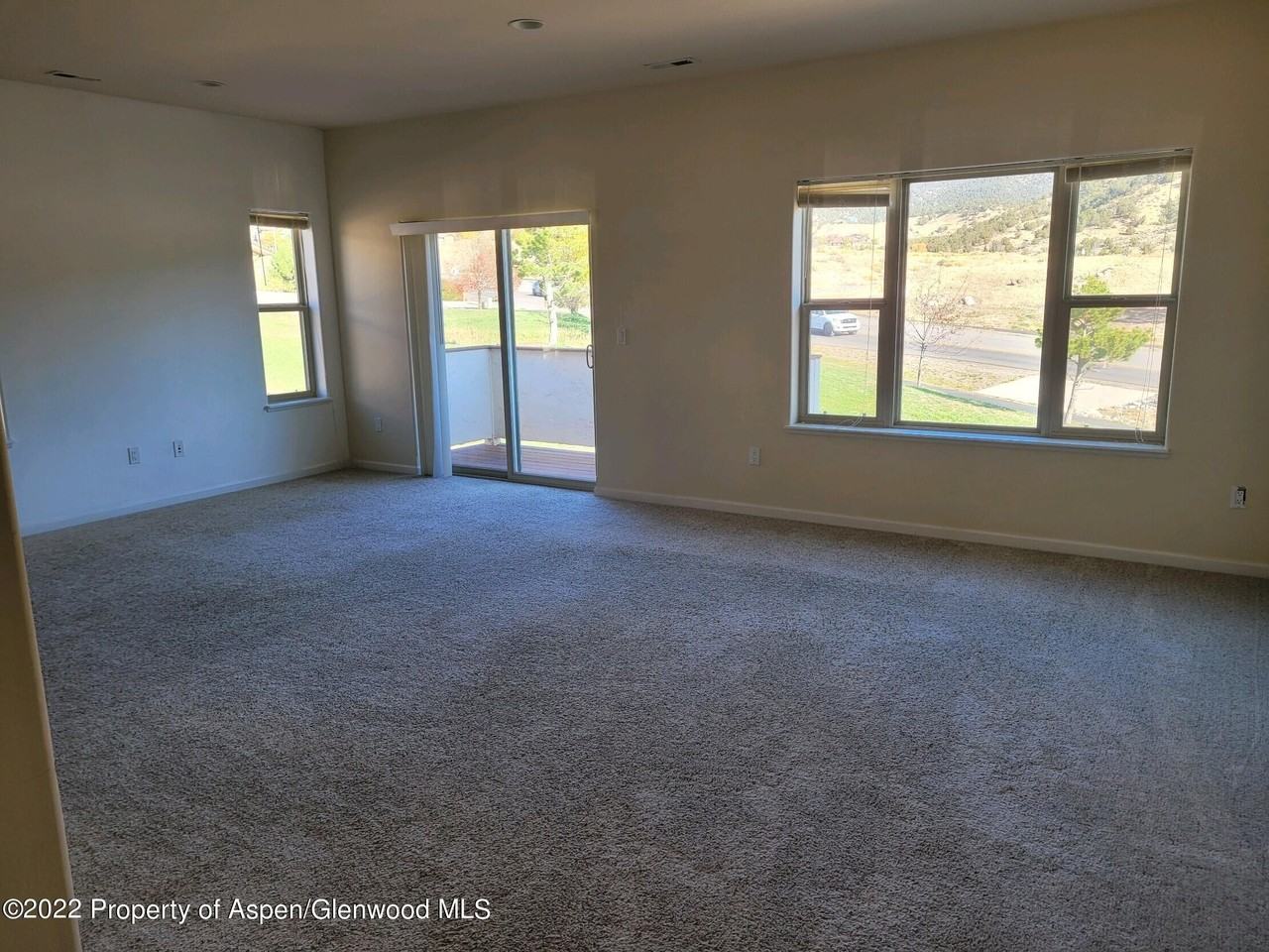 108 Castle Ridge Dr - Photo 4 of 8