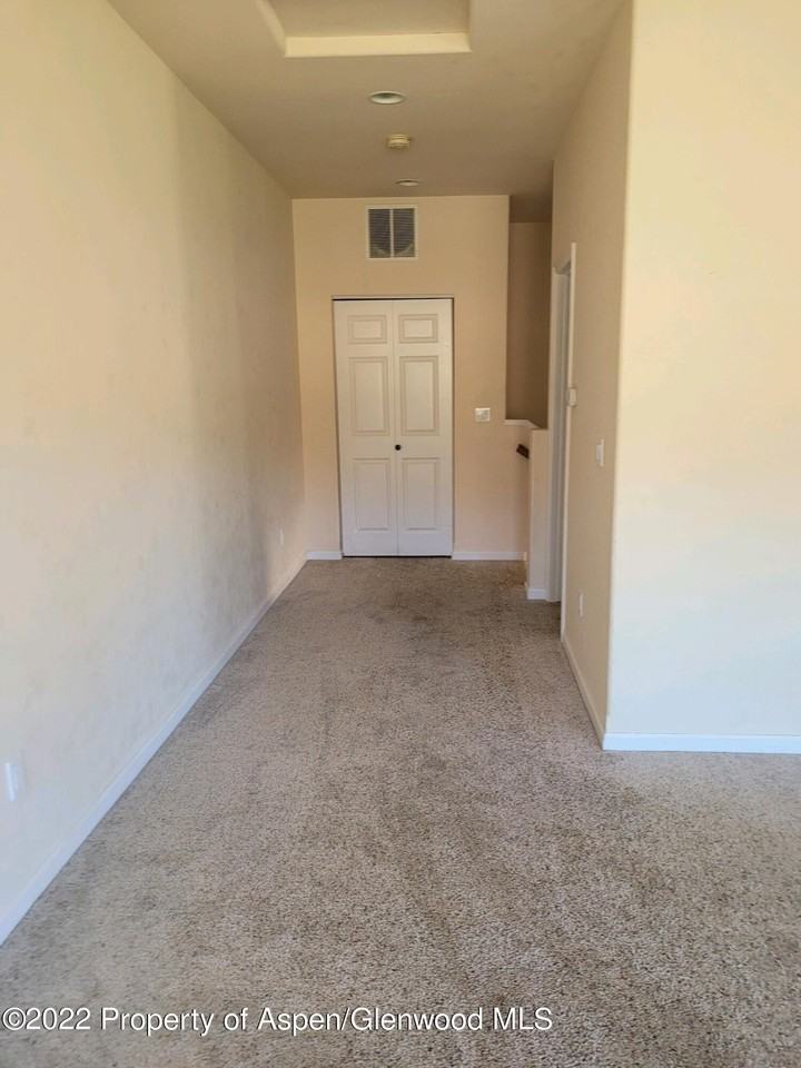 108 Castle Ridge Dr - Photo 6 of 8