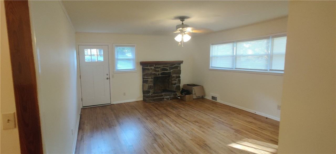 1350 N Kings Dr - Photo 3 of 17