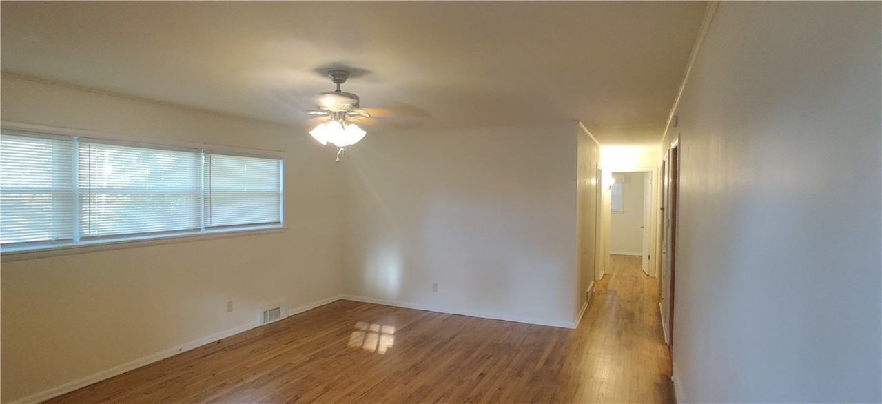 1350 N Kings Dr - Photo 4 of 17