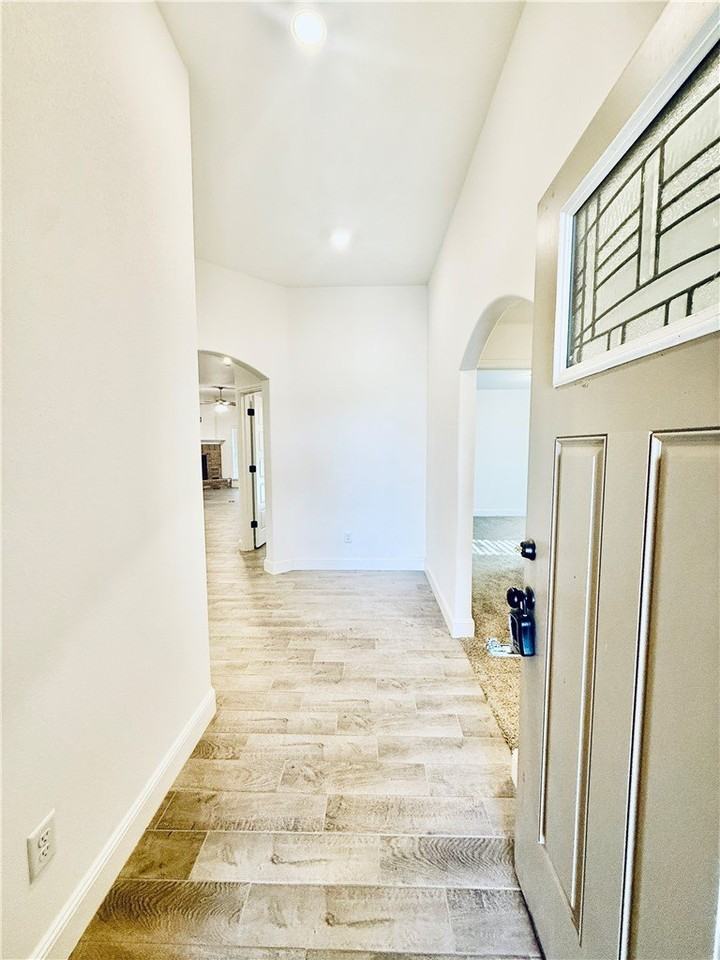424 Nw 59 Ave - Photo 4 of 33