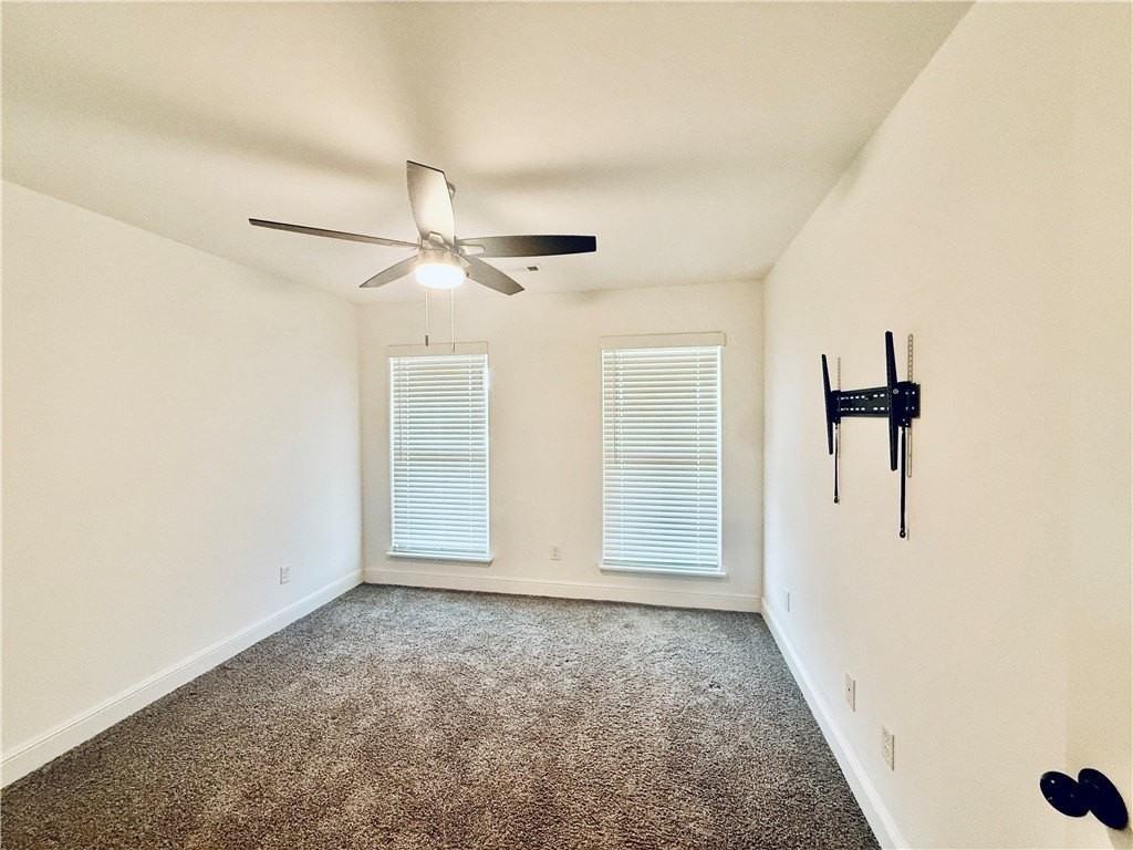 424 Nw 59 Ave - Photo 5 of 33