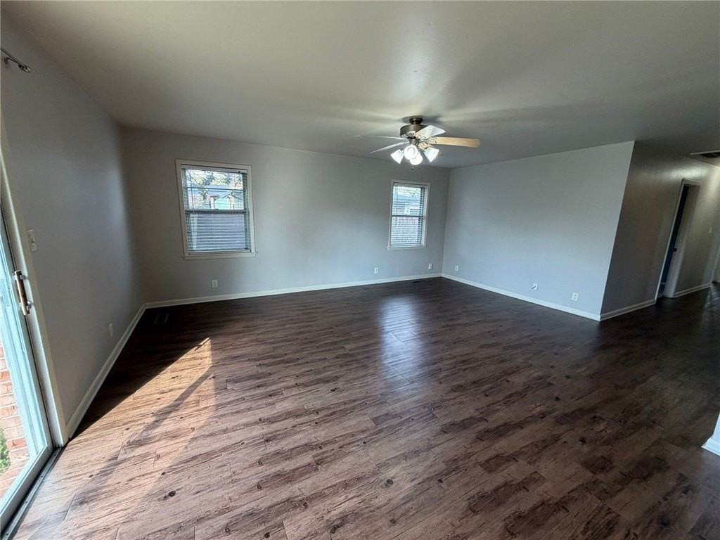 342 Sw D St - Photo 2 of 19