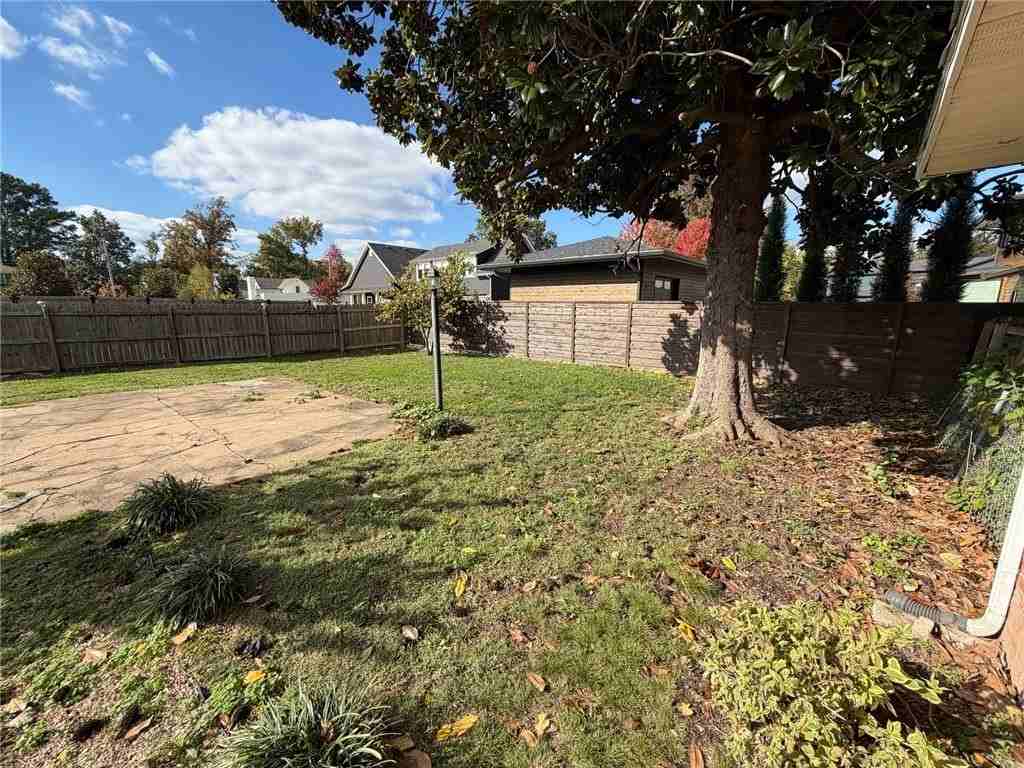 342 Sw D St - Photo 4 of 19