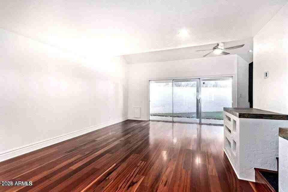1530 S River Dr - Photo 2 of 25