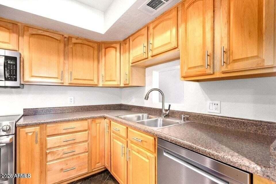 1530 S River Dr - Photo 5 of 25