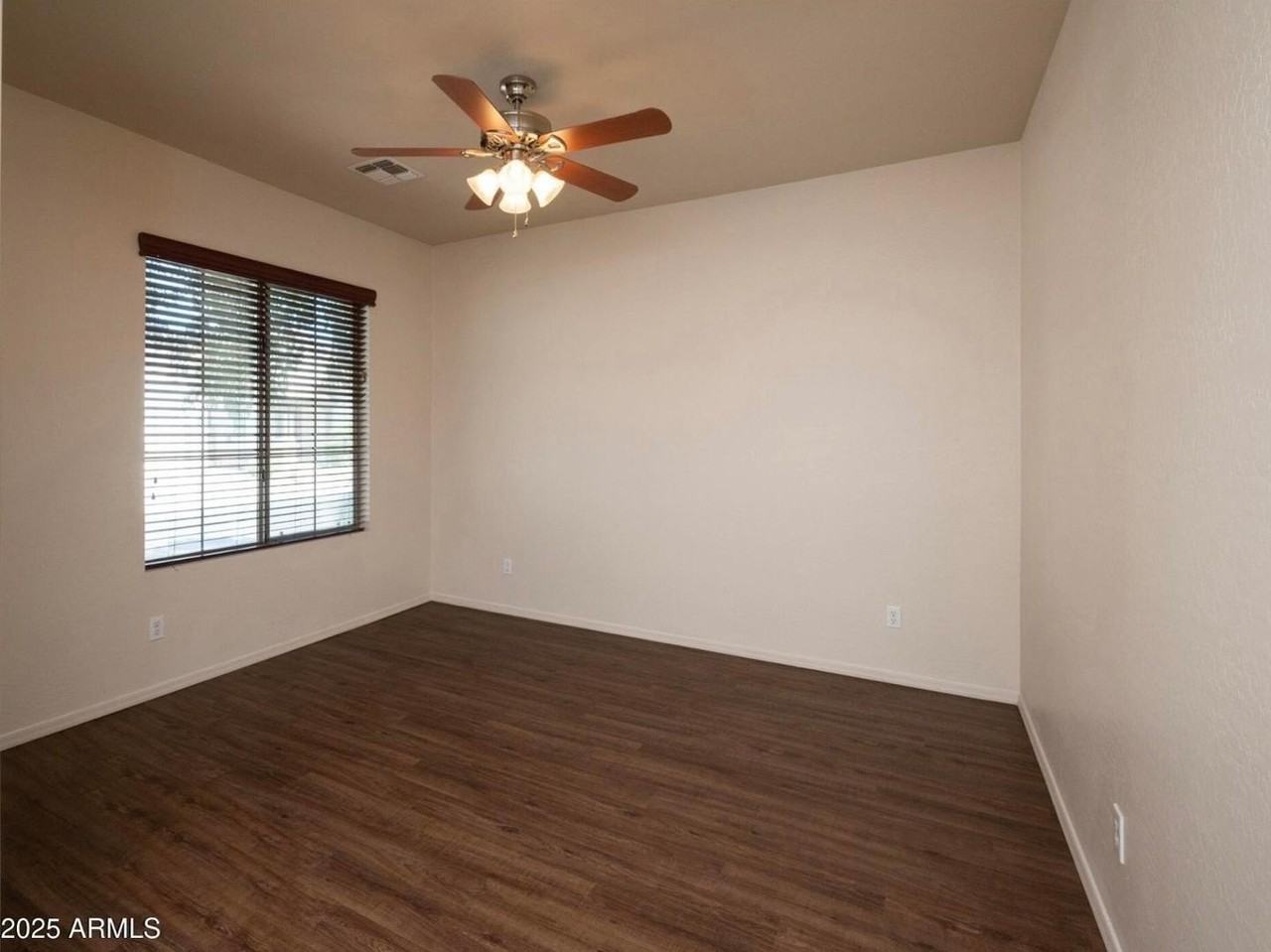 141 W Hackberry Dr - Photo 2 of 23