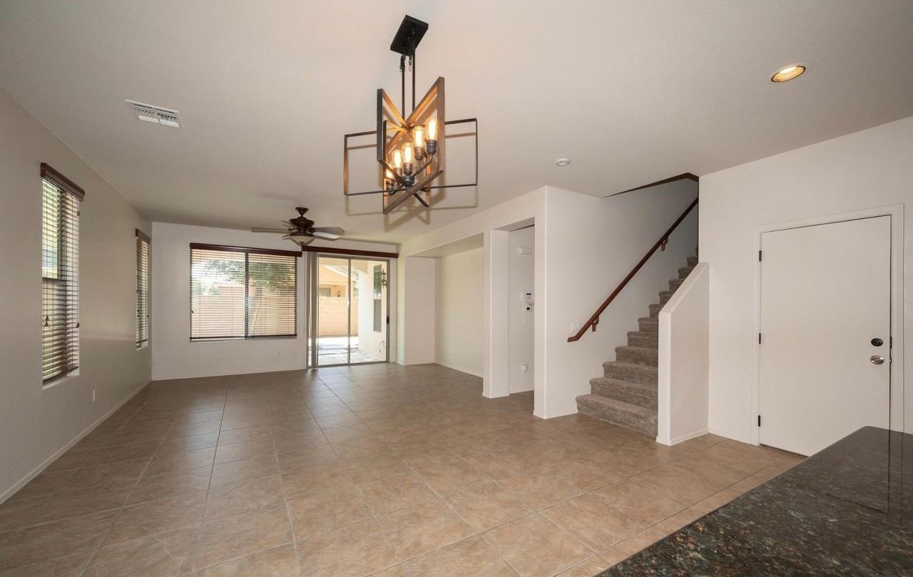 141 W Hackberry Dr - Photo 4 of 23