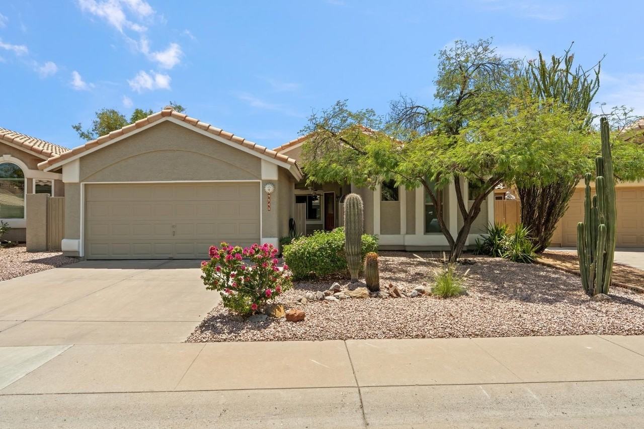9343 E Windrose Dr - Photo 3 of 44