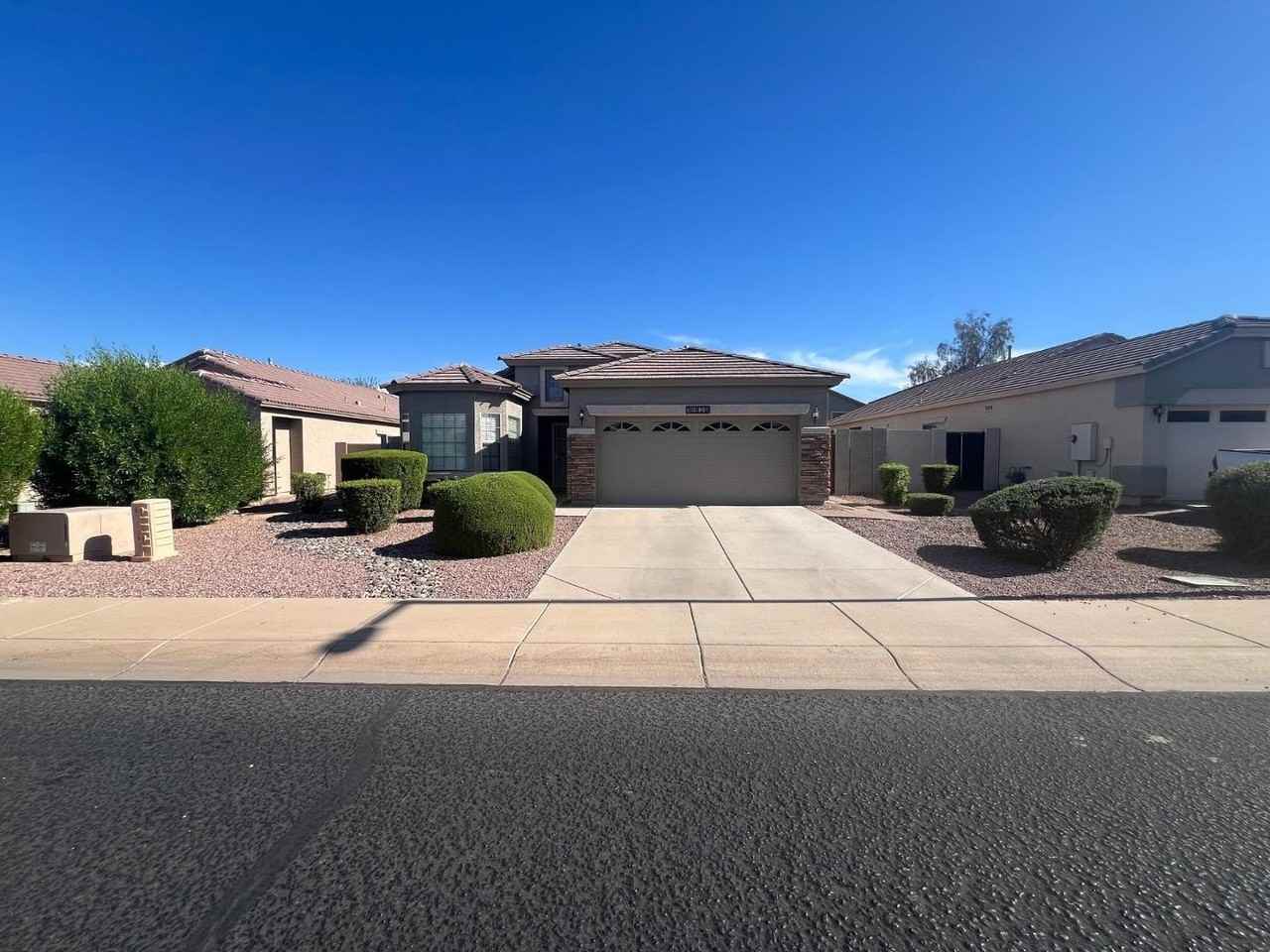 16829 W Cottonwood St - Photo 2 of 28