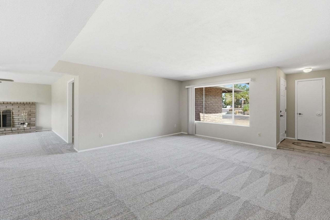 4401 E Emile Zola Ave - Photo 5 of 39