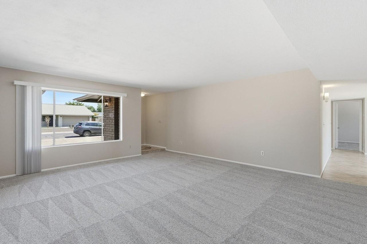 4401 E Emile Zola Ave - Photo 6 of 39