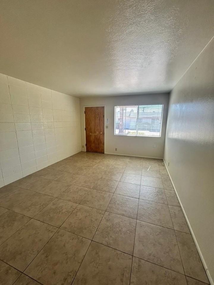 5233 E University Dr #B - Photo 5 of 26