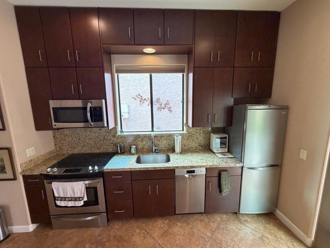 4132 E Grandview Cir - Photo 3 of 25