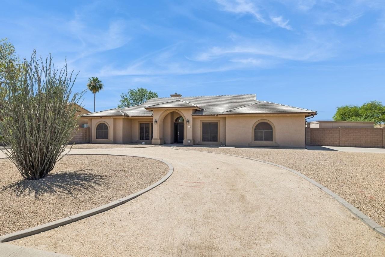 9033 W Patrick Ln - Photo 3 of 41