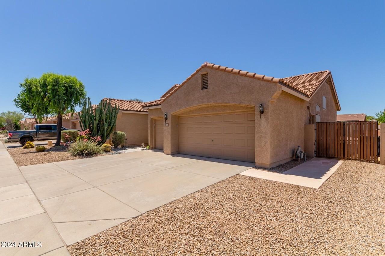 4327 E Sands Dr - Photo 3 of 39