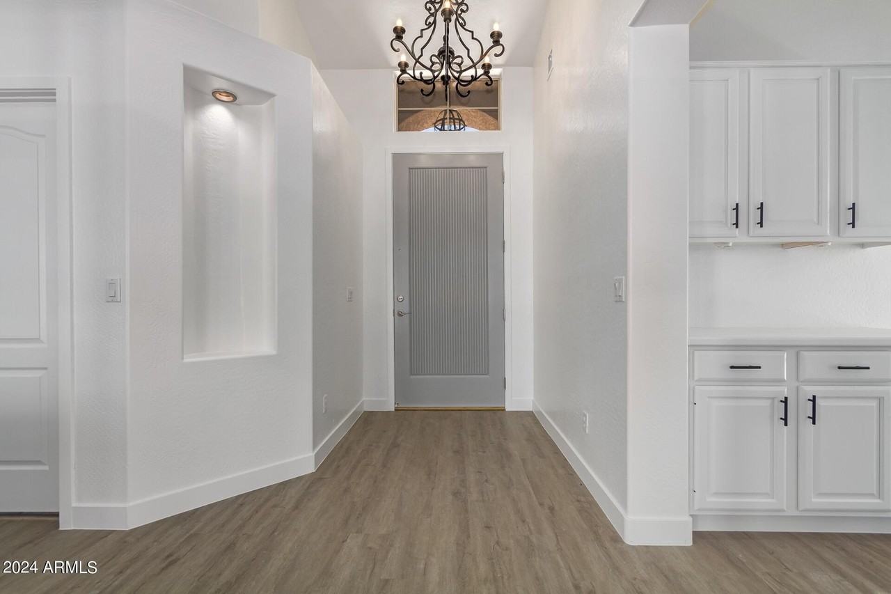 4327 E Sands Dr - Photo 4 of 39