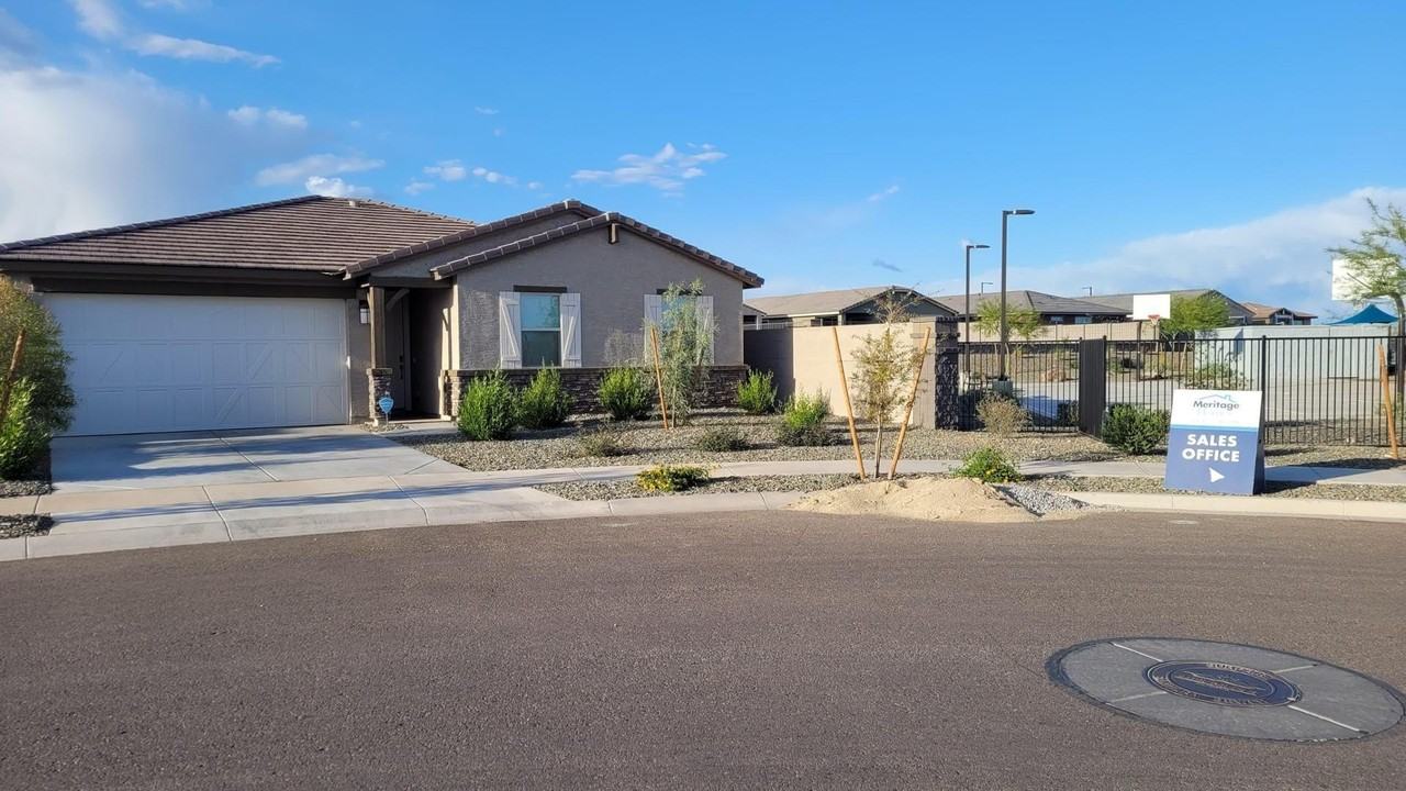15998 W Smoketree Dr - Photo 2 of 31