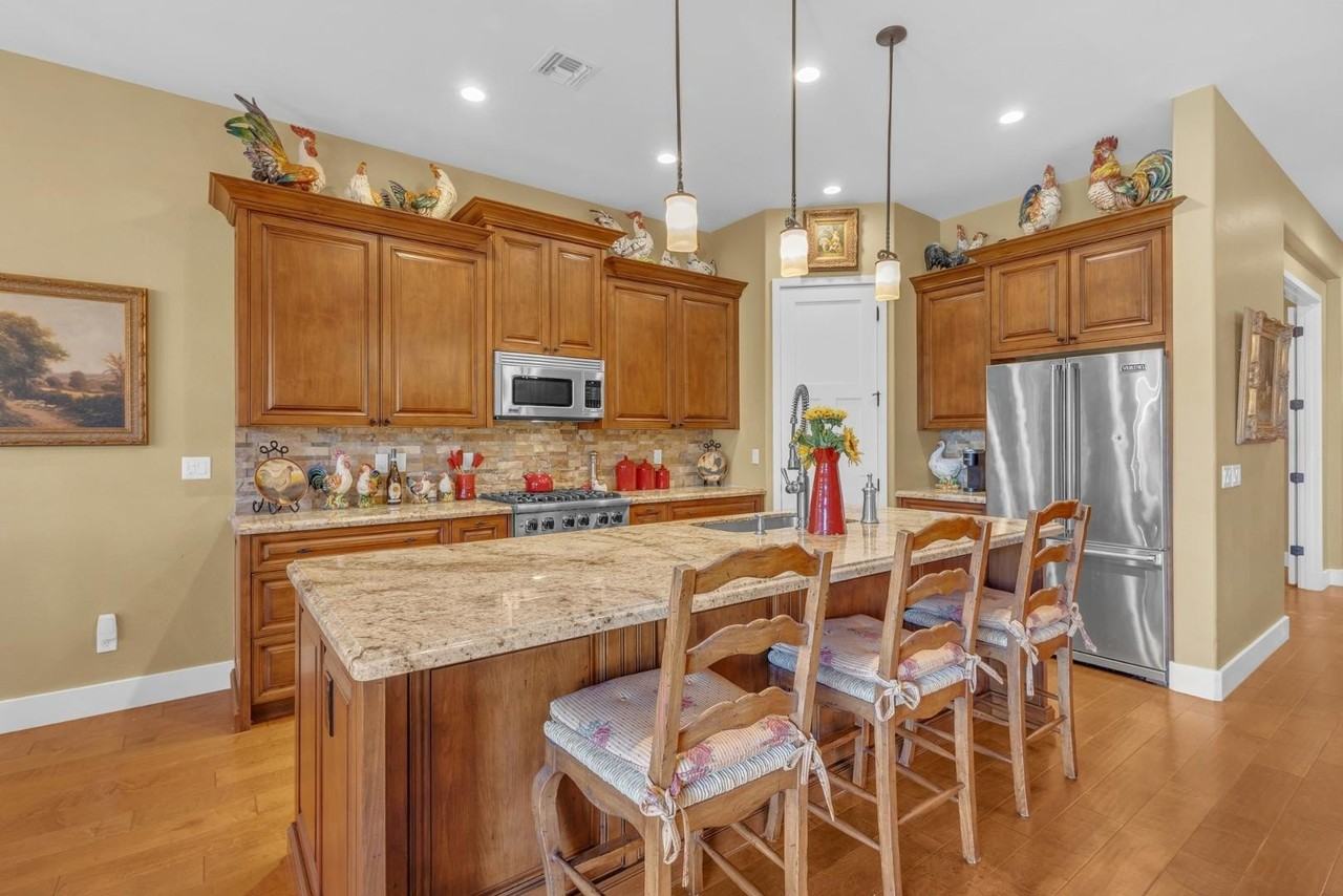 2555 S Benton - Photo 7 of 50