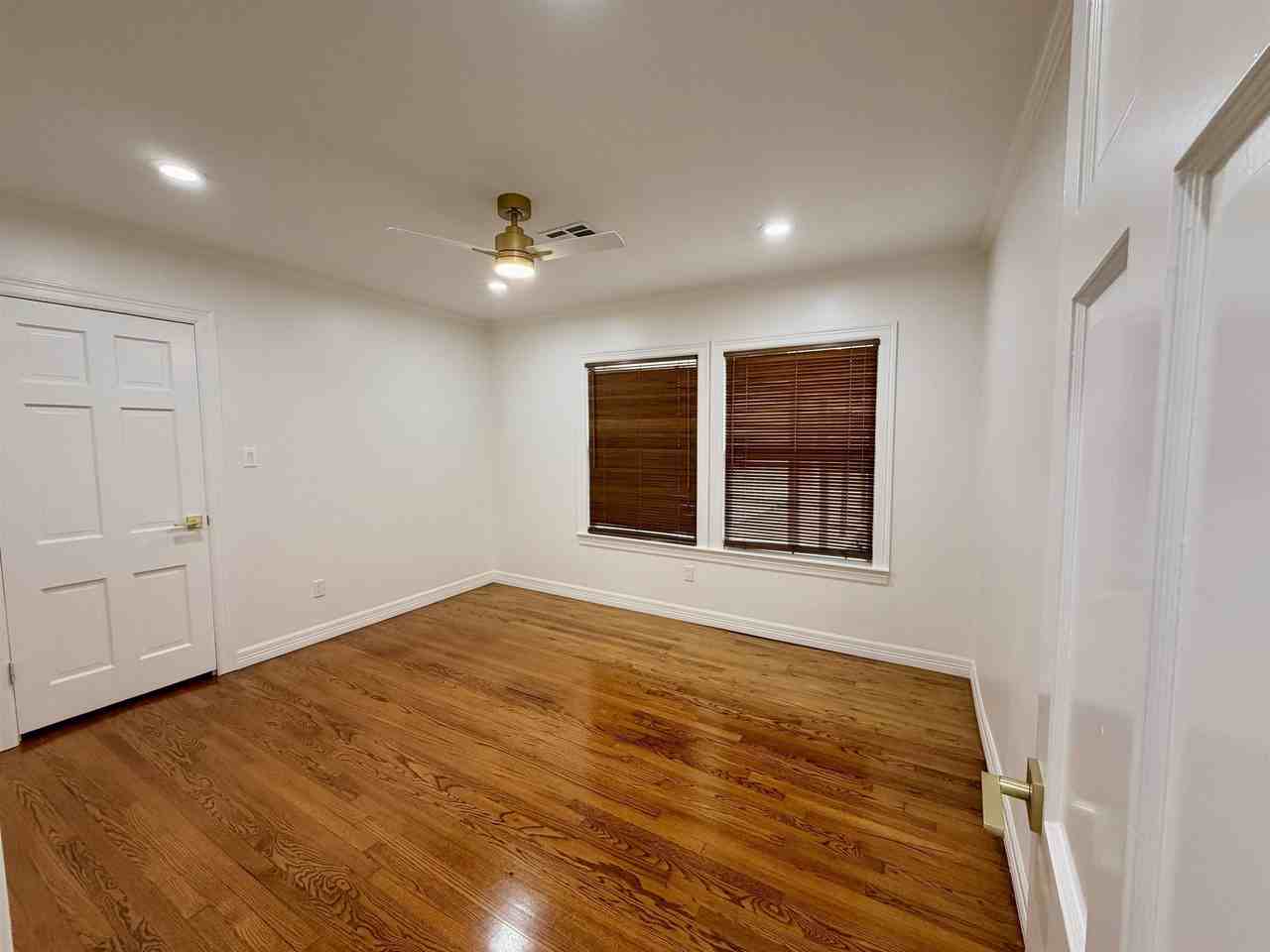440 N Circuit Dr - Photo 6 of 30